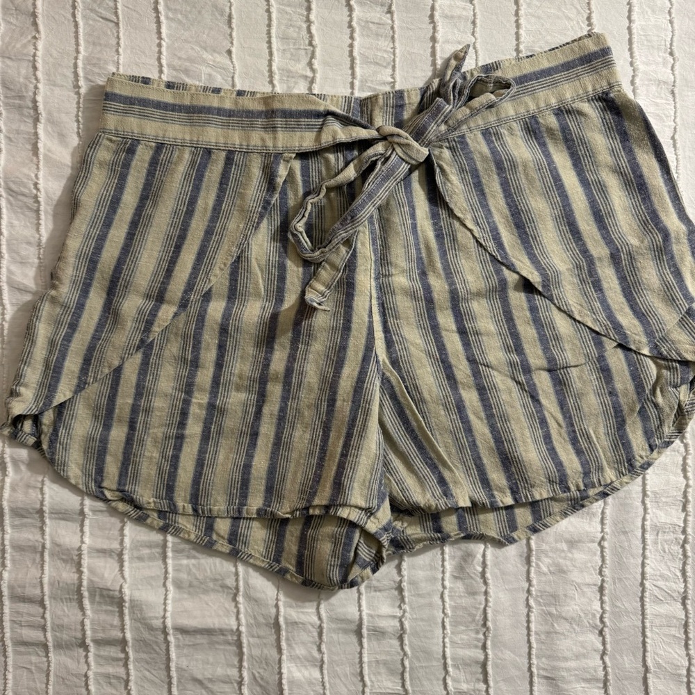 Patagonia Shorts Womens Medium Blue White Stripes Garden Island Wrap Tie Front